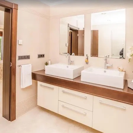 Casa Orquidea - Luxury 4 Bedroom Вилла