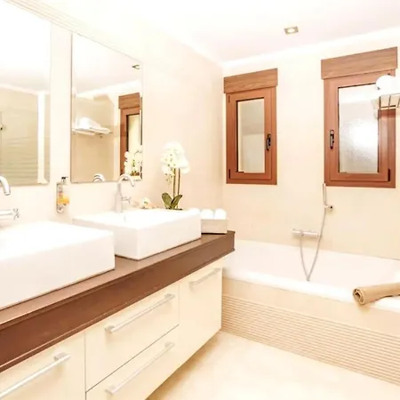 Villa Casa Orquidea - Luxury 4 Bedroom *