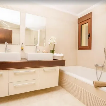 Casa Orquidea - Luxury 4 Bedroom Βίλα